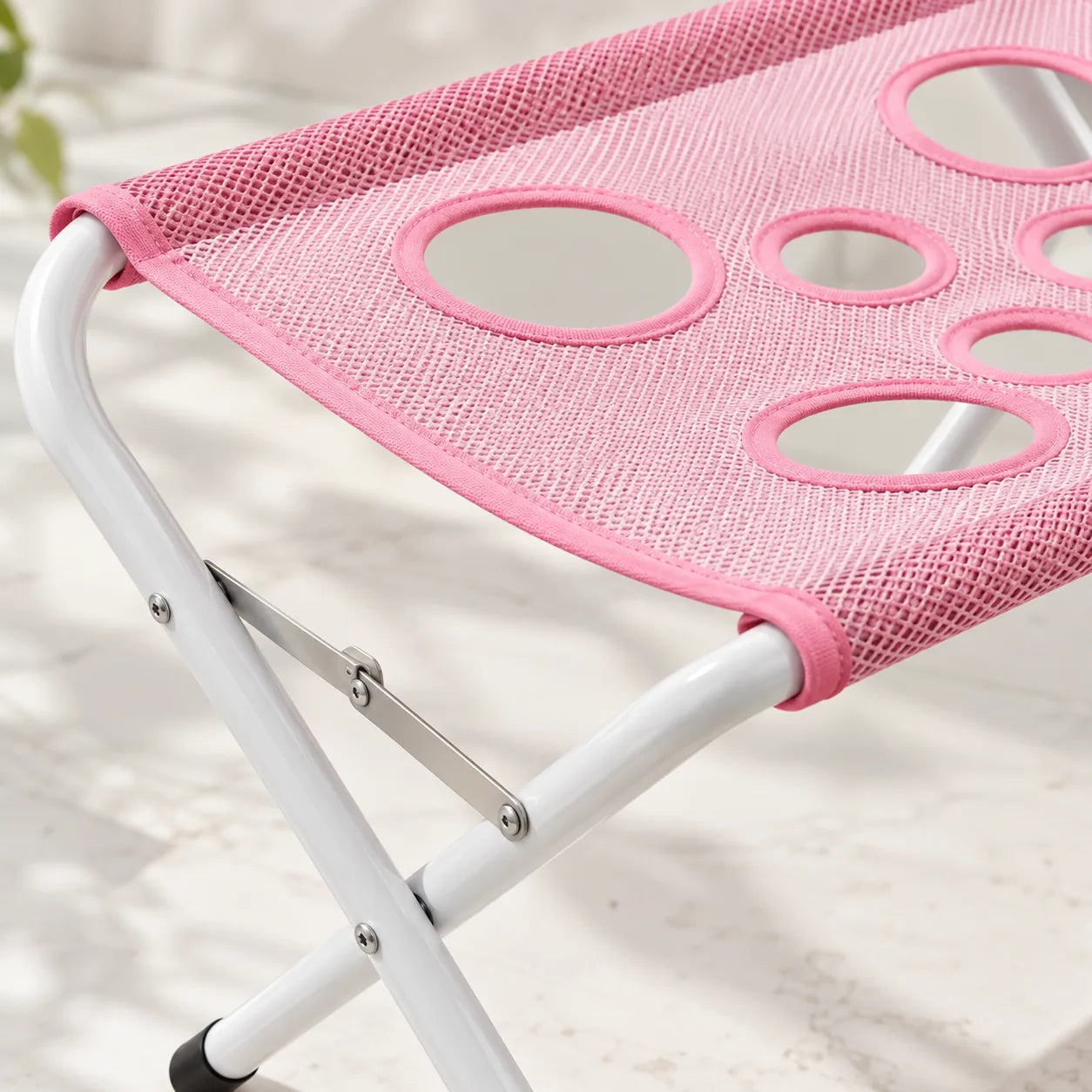 Mesh and frame detail of a Pawlie grooming stand